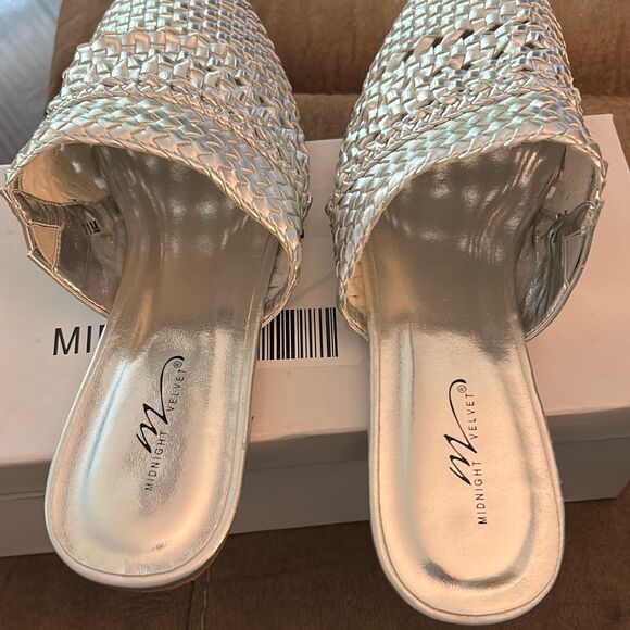 Midnight Velvet Woven Mule in Silver. Size 11M. - Picture 5 of 8